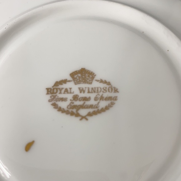 . Royal Windsor Tea Cup & Saucer Set - Fine Bone China - Made in England - Picture 6 of 6